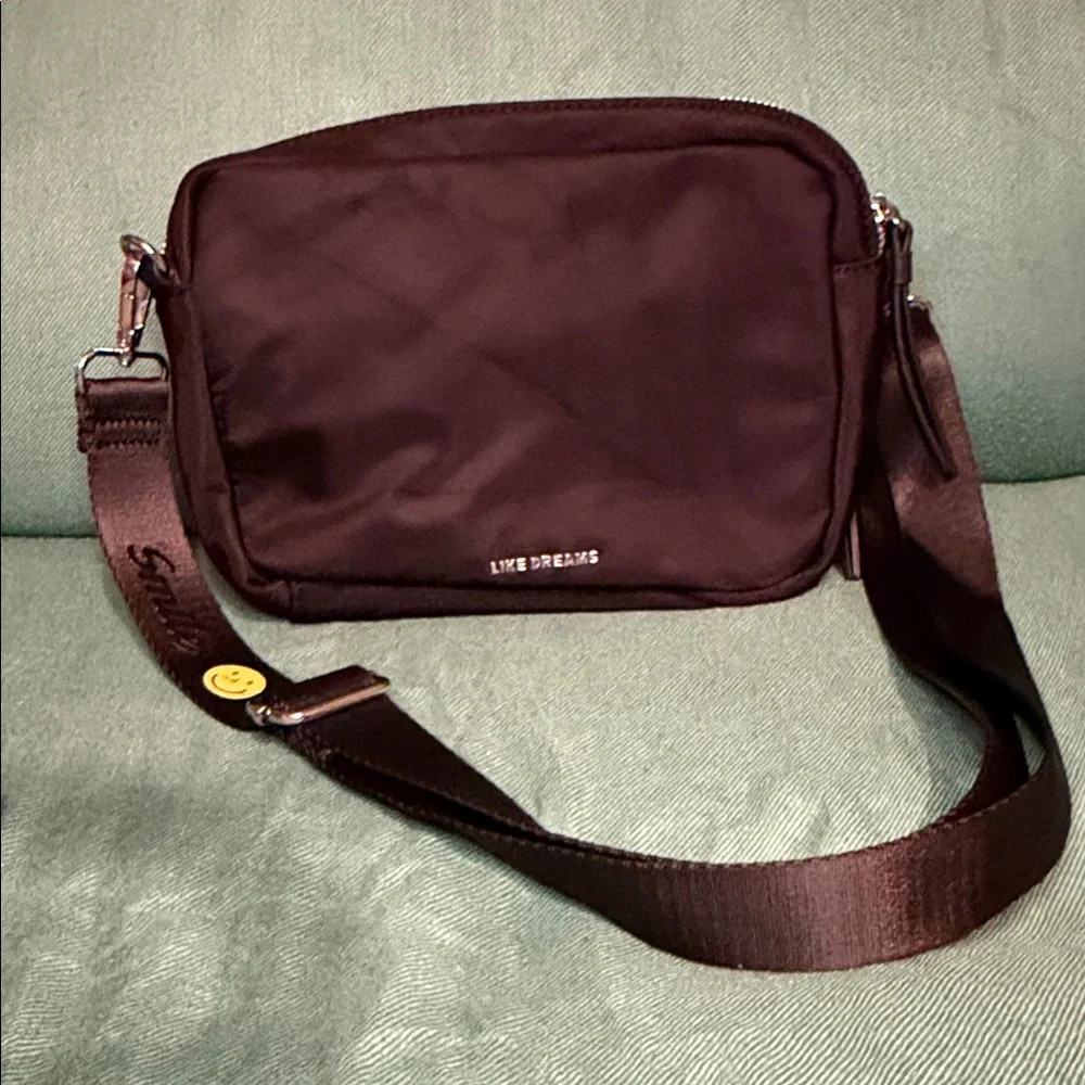Stylish Black Messenger Bag with Adjustable Strap